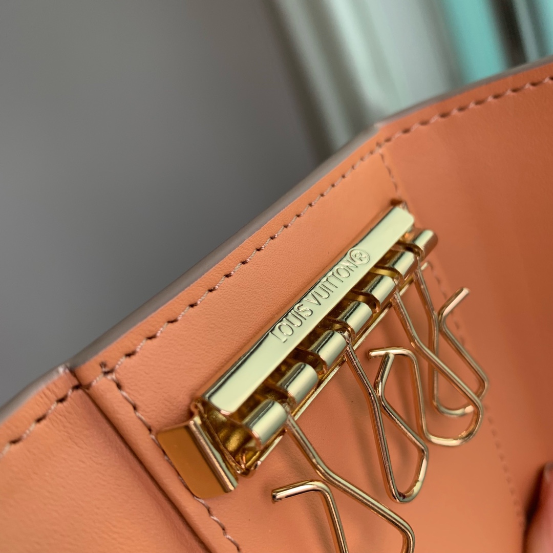 l**is V*t*n wallet-10.5 x 5.5 x 1cm