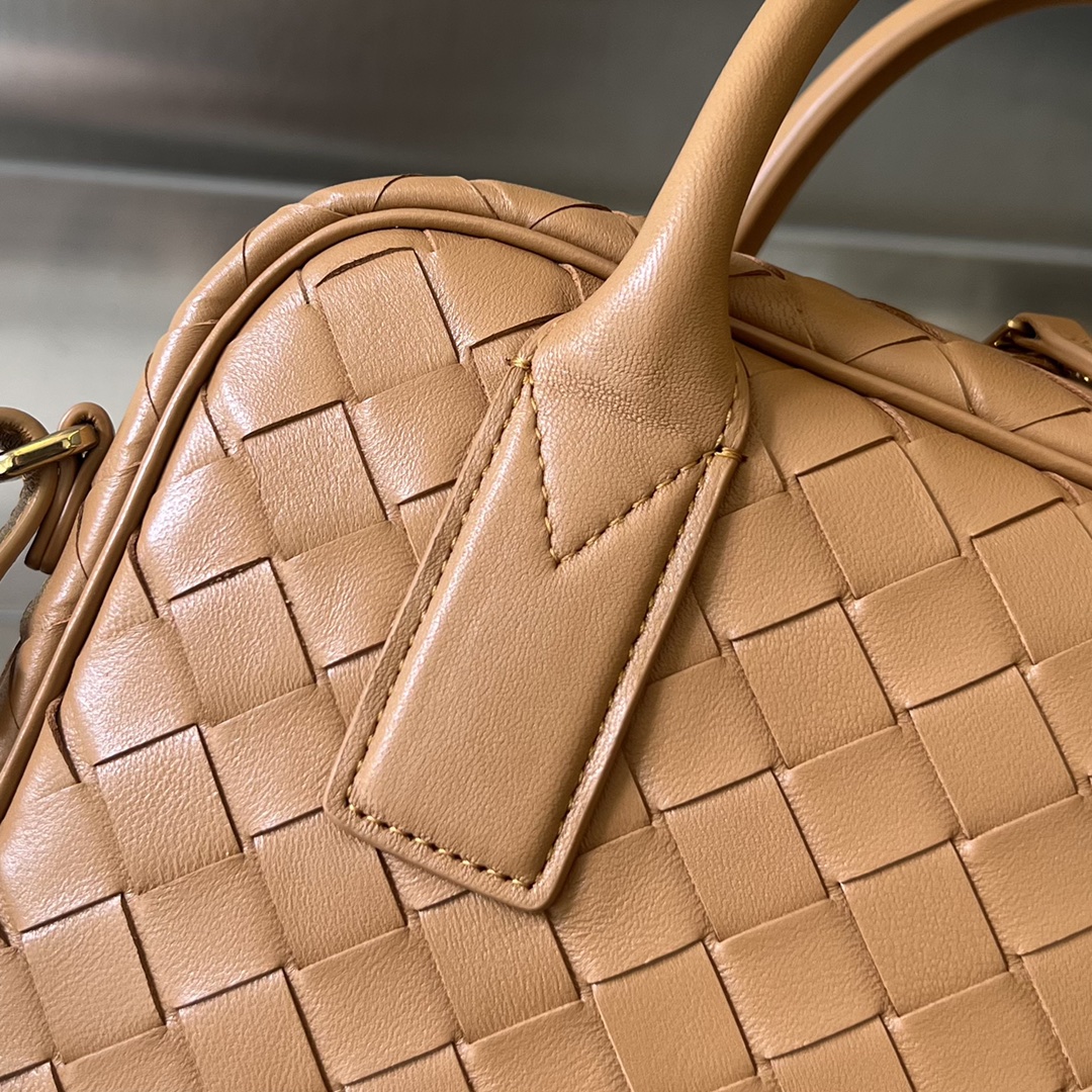 Bo*te*ga ve*ne*ta getaway bag-23.5x17.5x9cm