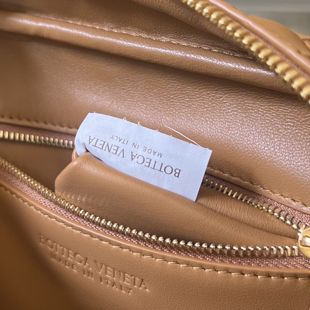 Bo*te*ga ve*ne*ta getaway bag-23.5x17.5x9cm