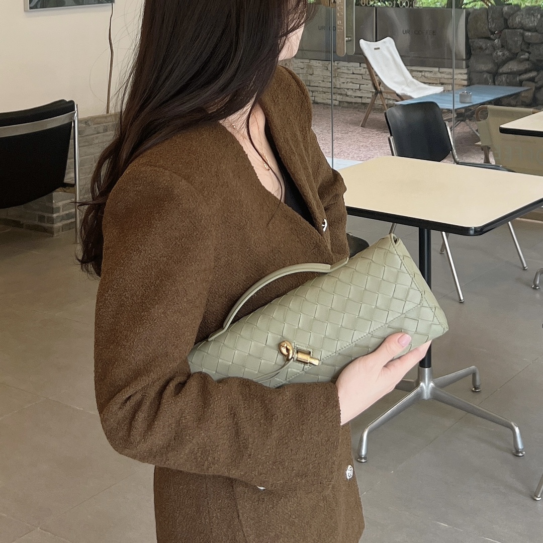 Bo*te*ga ve*ne*ta clutch-31x13x3 cm