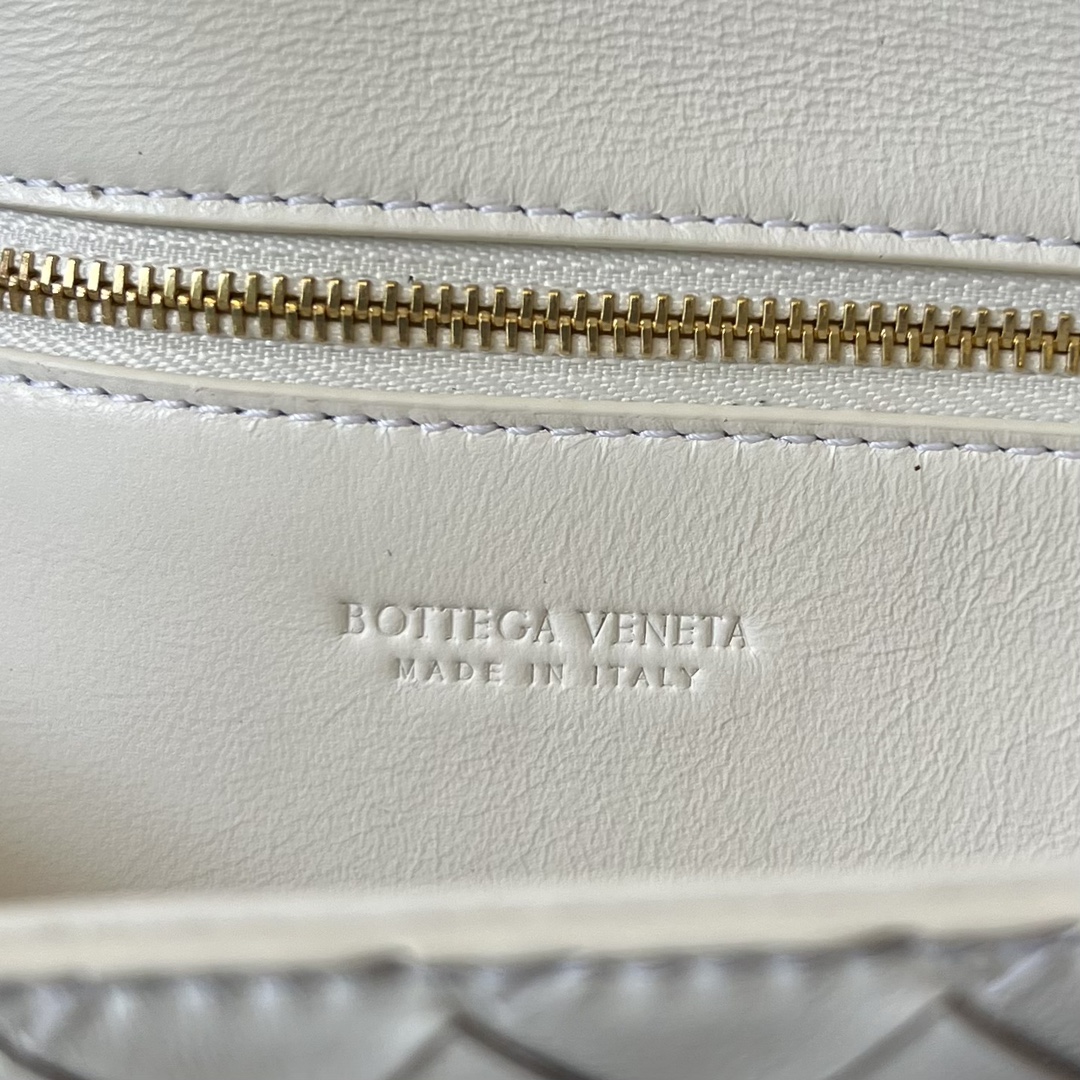 Bo*te*ga ve*ne*ta clutch-31x13x3 cm