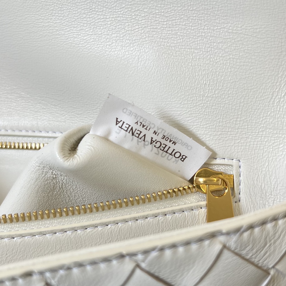 Bo*te*ga ve*ne*ta clutch-31x13x3 cm