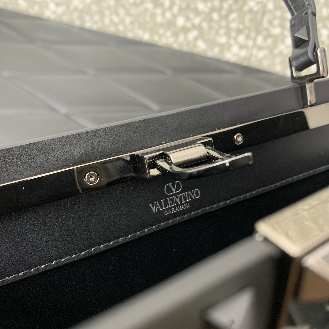 Valentino Garavani Rockstud 23 Bag-28*14*8CM