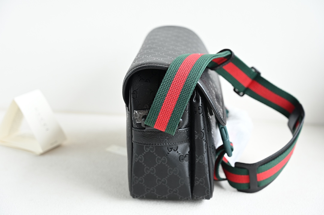 g*u*i gg S*p*e message bag-27*20*10cm