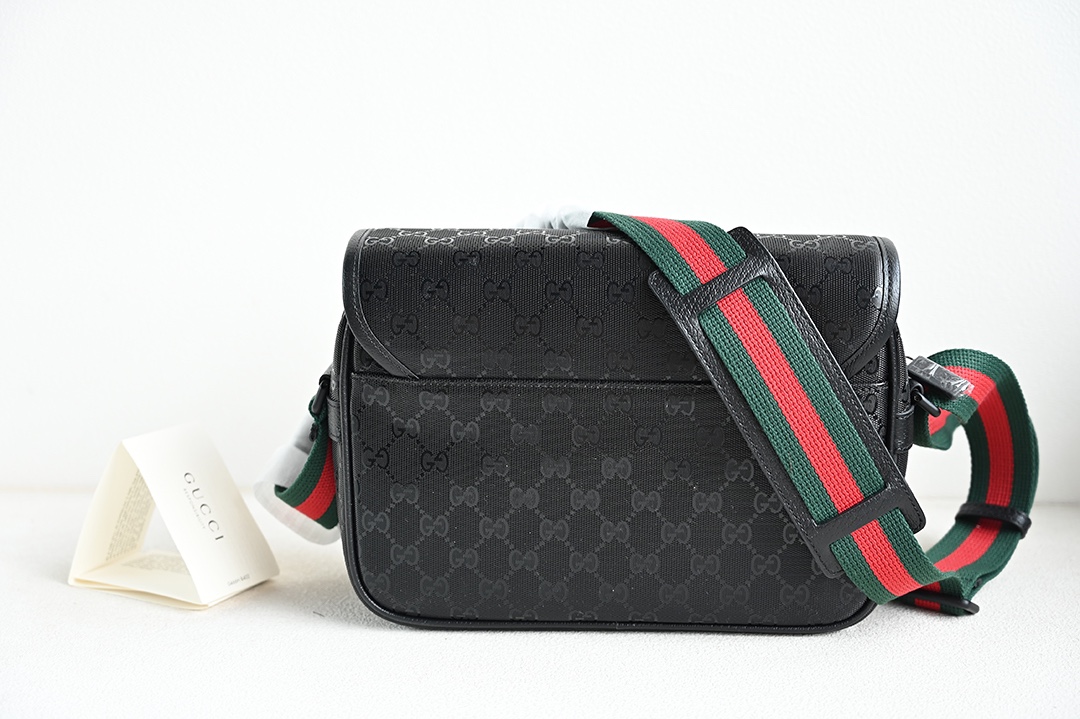 g*u*i gg S*p*e message bag-27*20*10cm