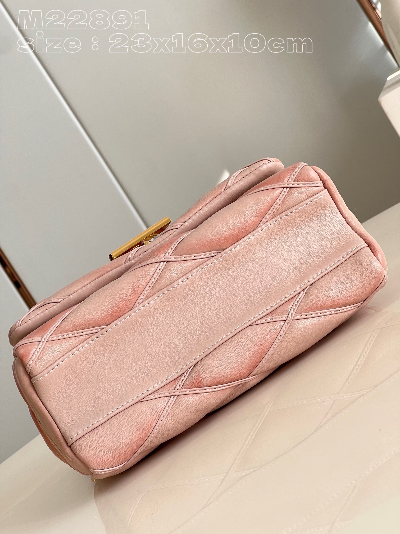 l**is V*t*n go-14 bag-m22891-23.0 x 16.0 x 10cm