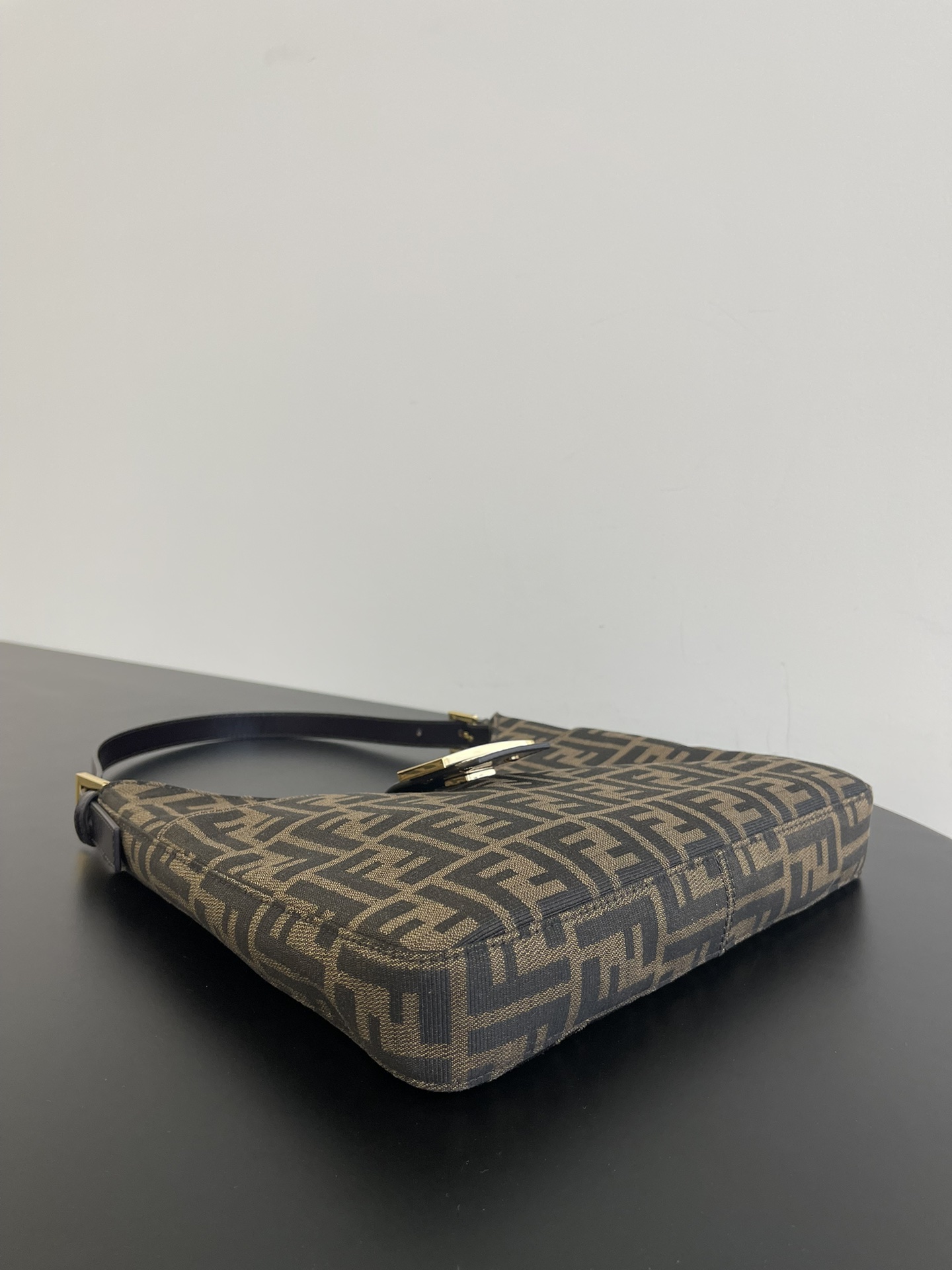 F**di vintage bag-29x25x4cm