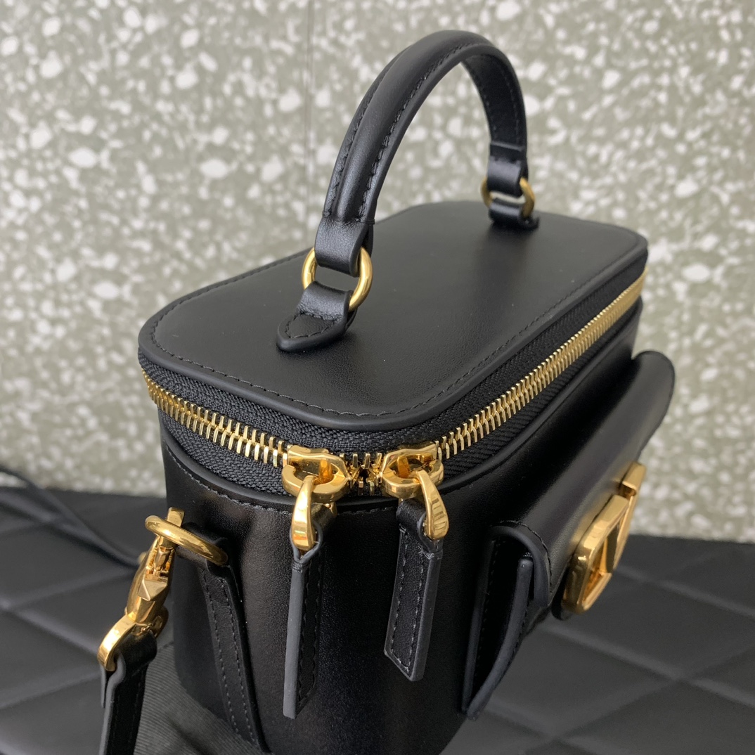 Valentino Alentino Garavani Box Bag-16.5*10*7.5CM