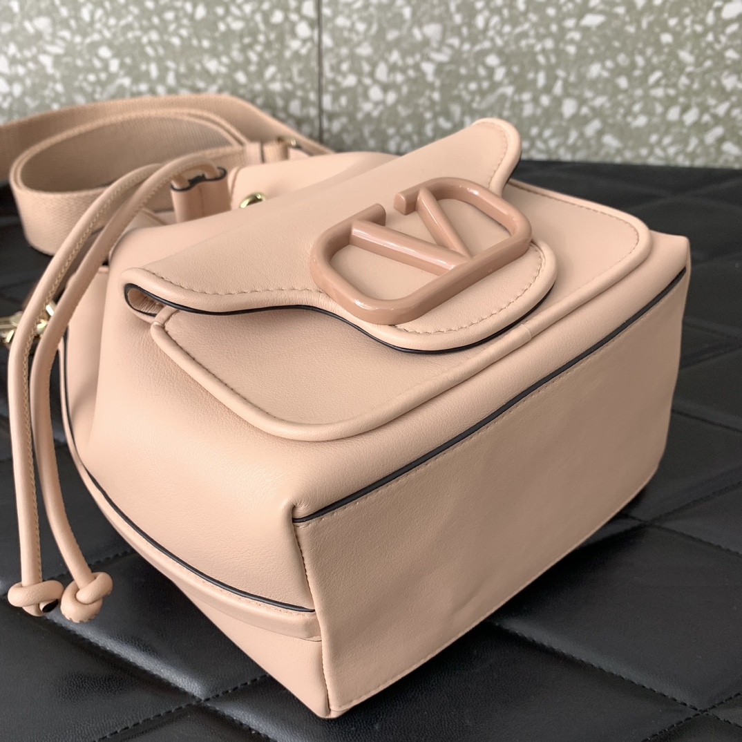 Valentino Alentino Garavani Loco Bag-16*19*11CM