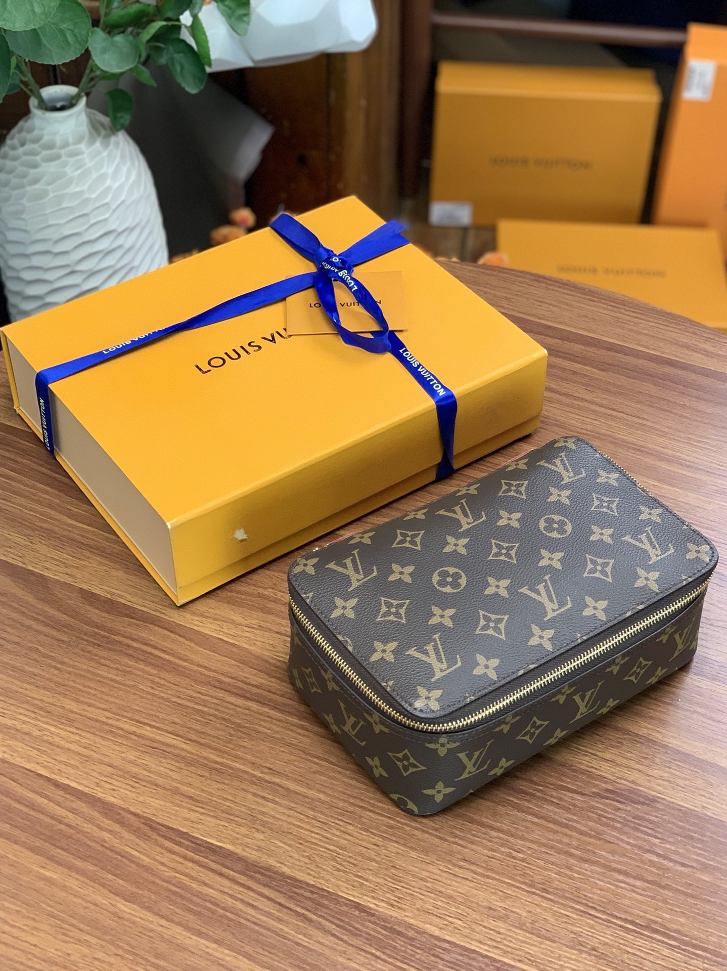 l**is V*t*n packing cube-22.4×8.5×14cm