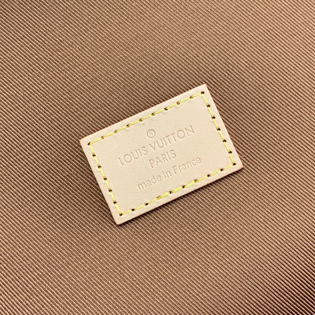 l**is V*t*n packing cube-22.4×8.5×14cm