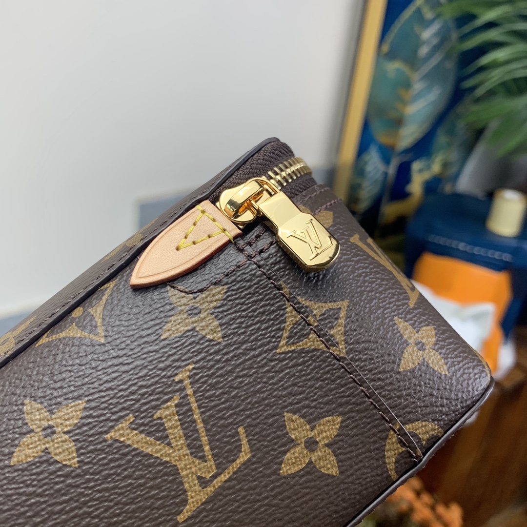 l**is V*t*n packing cube-22.4×8.5×14cm