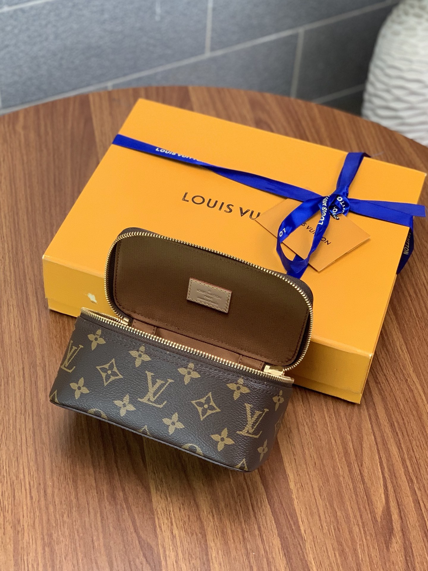 l**is V*t*n packing cube-22.4×8.5×14cm