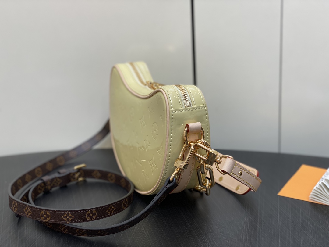 l**is V*t*n croissant m24021-21 x 13 x 7cm