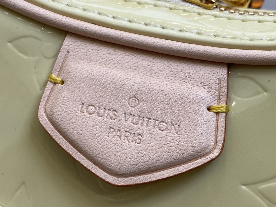 l**is V*t*n croissant m24021-21 x 13 x 7cm