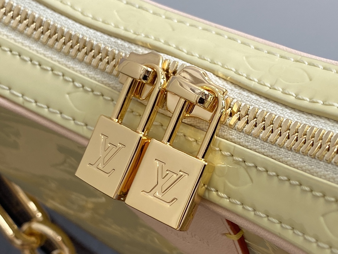 l**is V*t*n croissant m24021-21 x 13 x 7cm