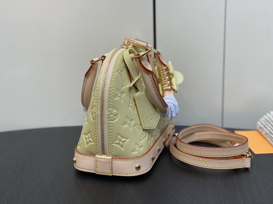 l**is V*t*n alma bb m24062-23.5 x 17.5 x 11.5cm