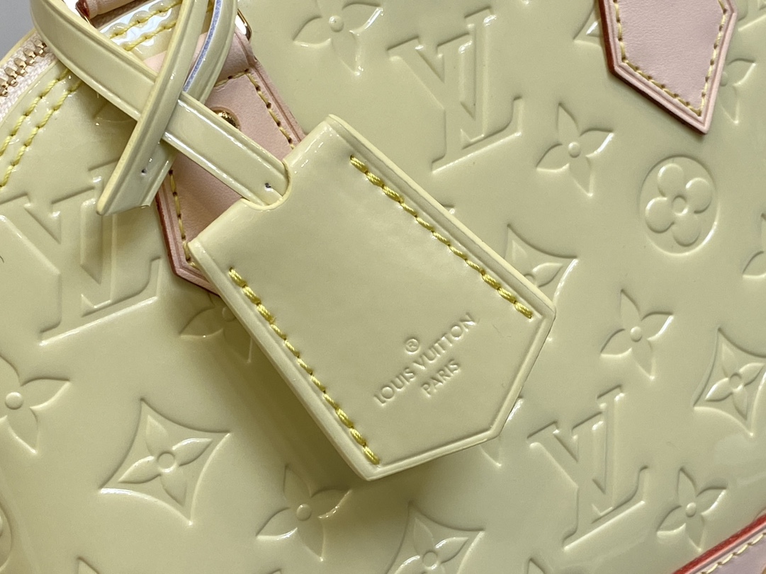 l**is V*t*n alma bb m24062-23.5 x 17.5 x 11.5cm