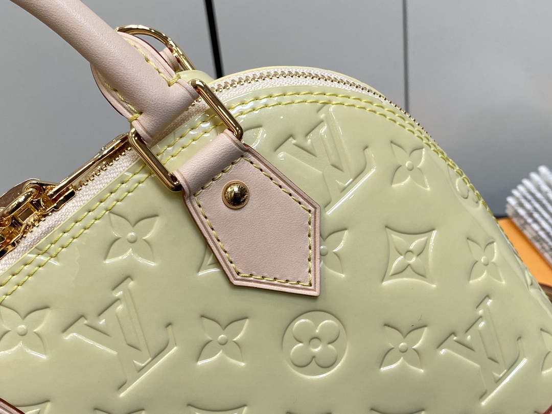 l**is V*t*n alma bb m24062-23.5 x 17.5 x 11.5cm