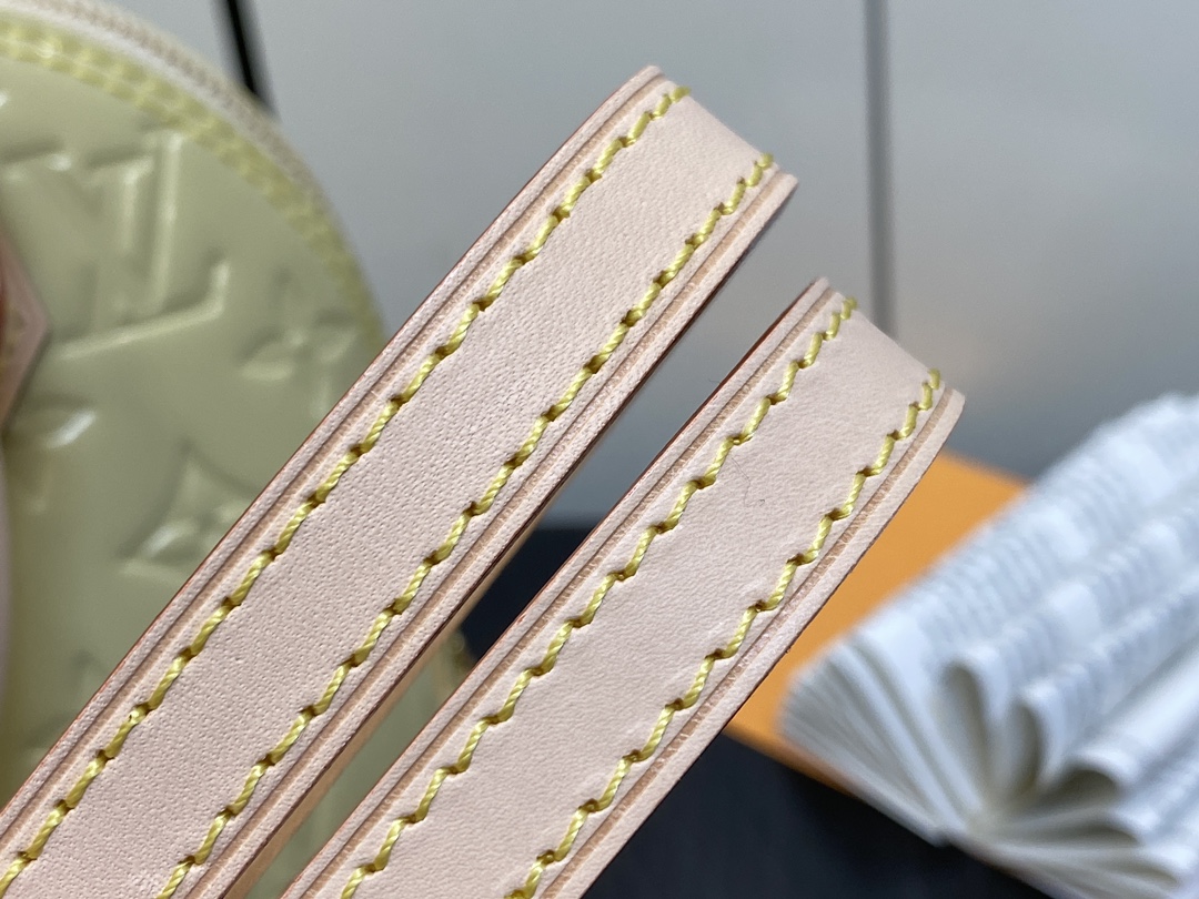 l**is V*t*n alma bb m24062-23.5 x 17.5 x 11.5cm