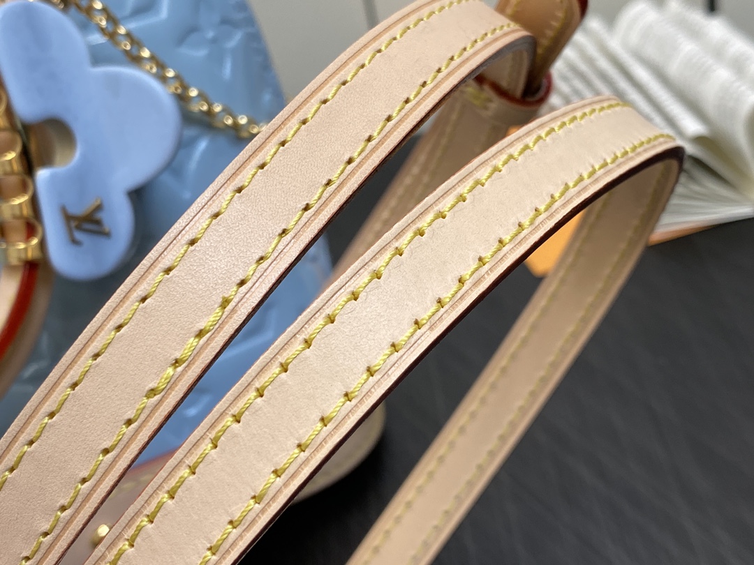 l**is V*t*n alma bb m24062-23.5 x 17.5 x 11.5cm