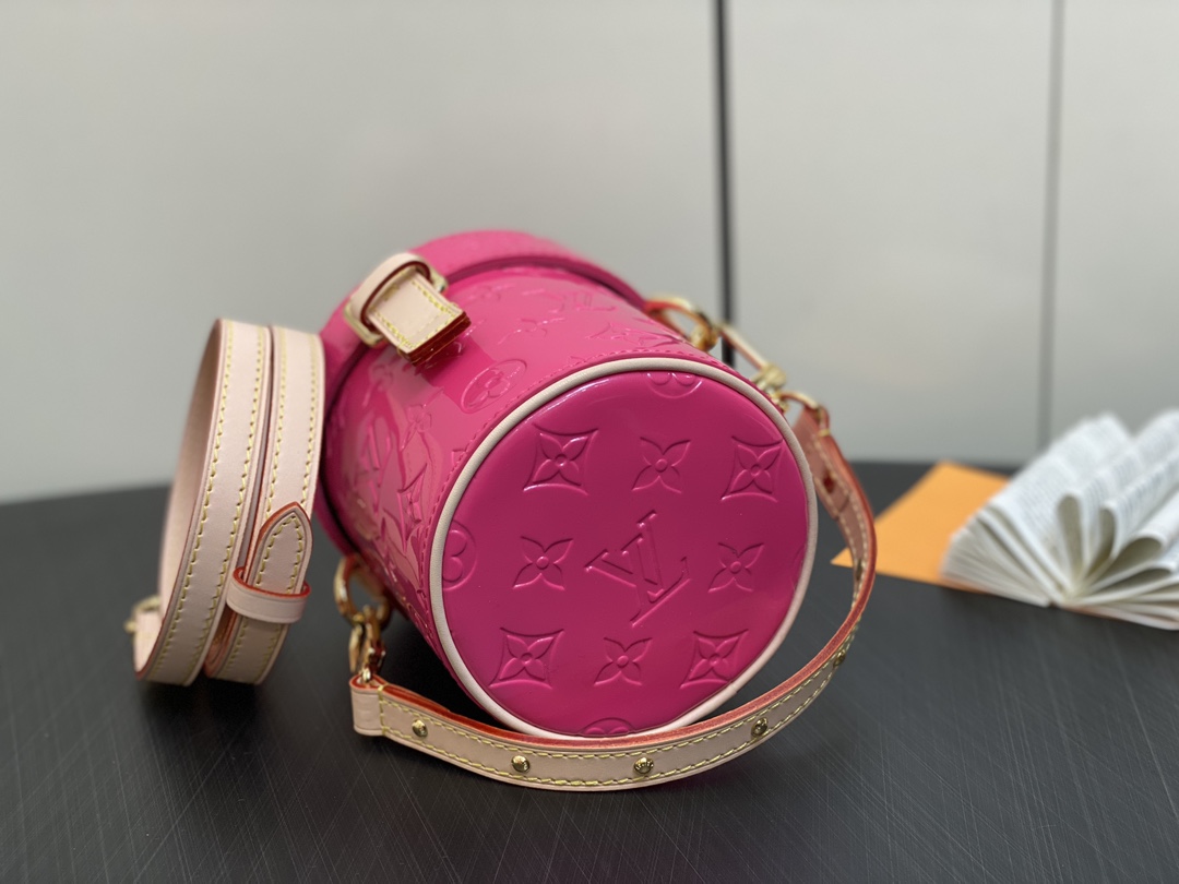 l**is V*t*n astor bag m24099-12 x 14.2 x 12cm