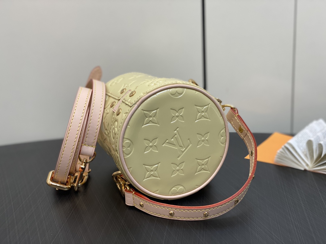 l**is V*t*n astor bag m24099-12 x 14.2 x 12cm