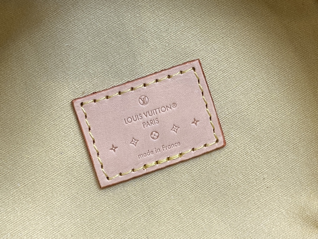 l**is V*t*n astor bag m24099-12 x 14.2 x 12cm