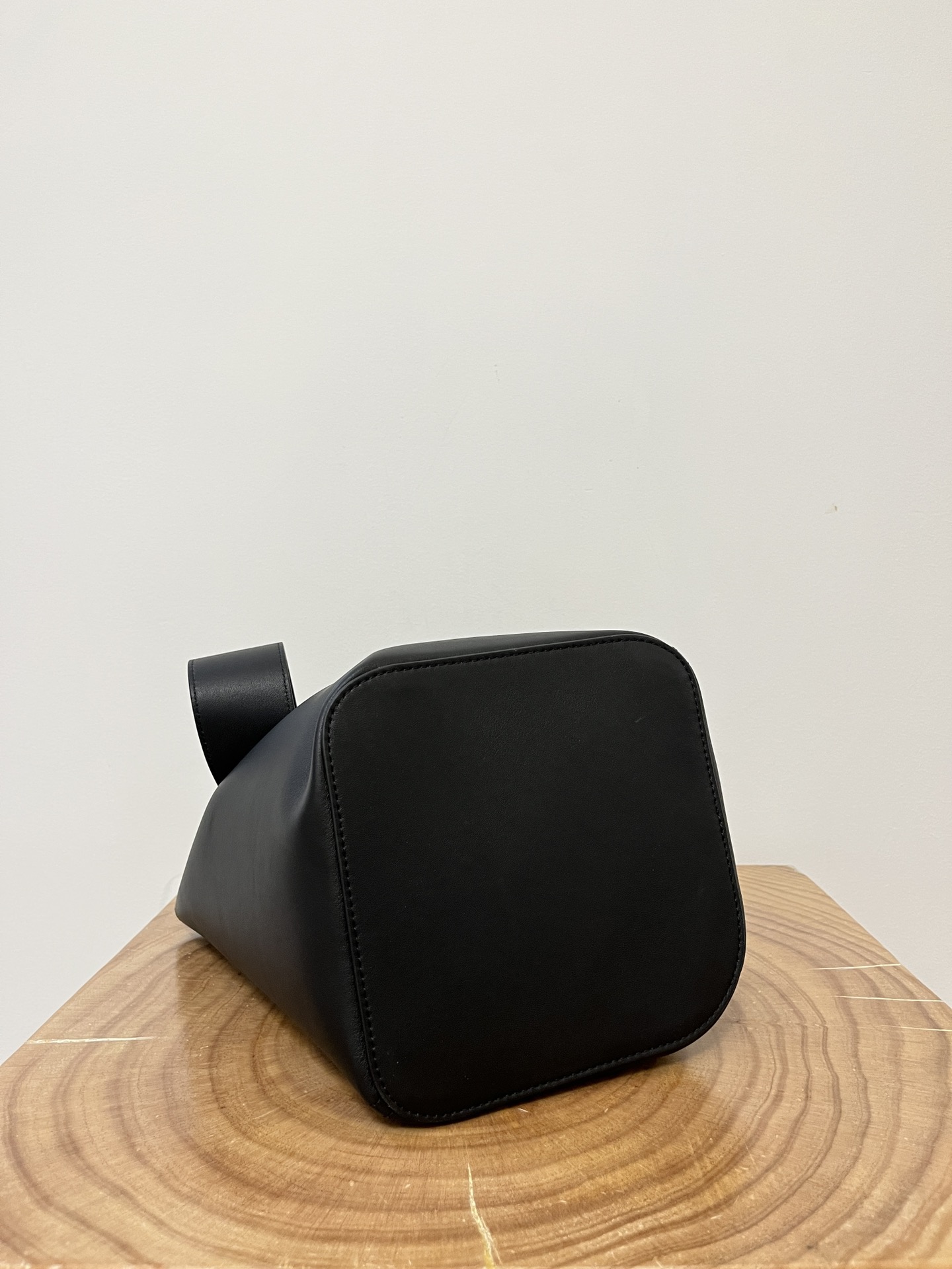 Loewe Pebble Bucket Bag-28*24*23CM