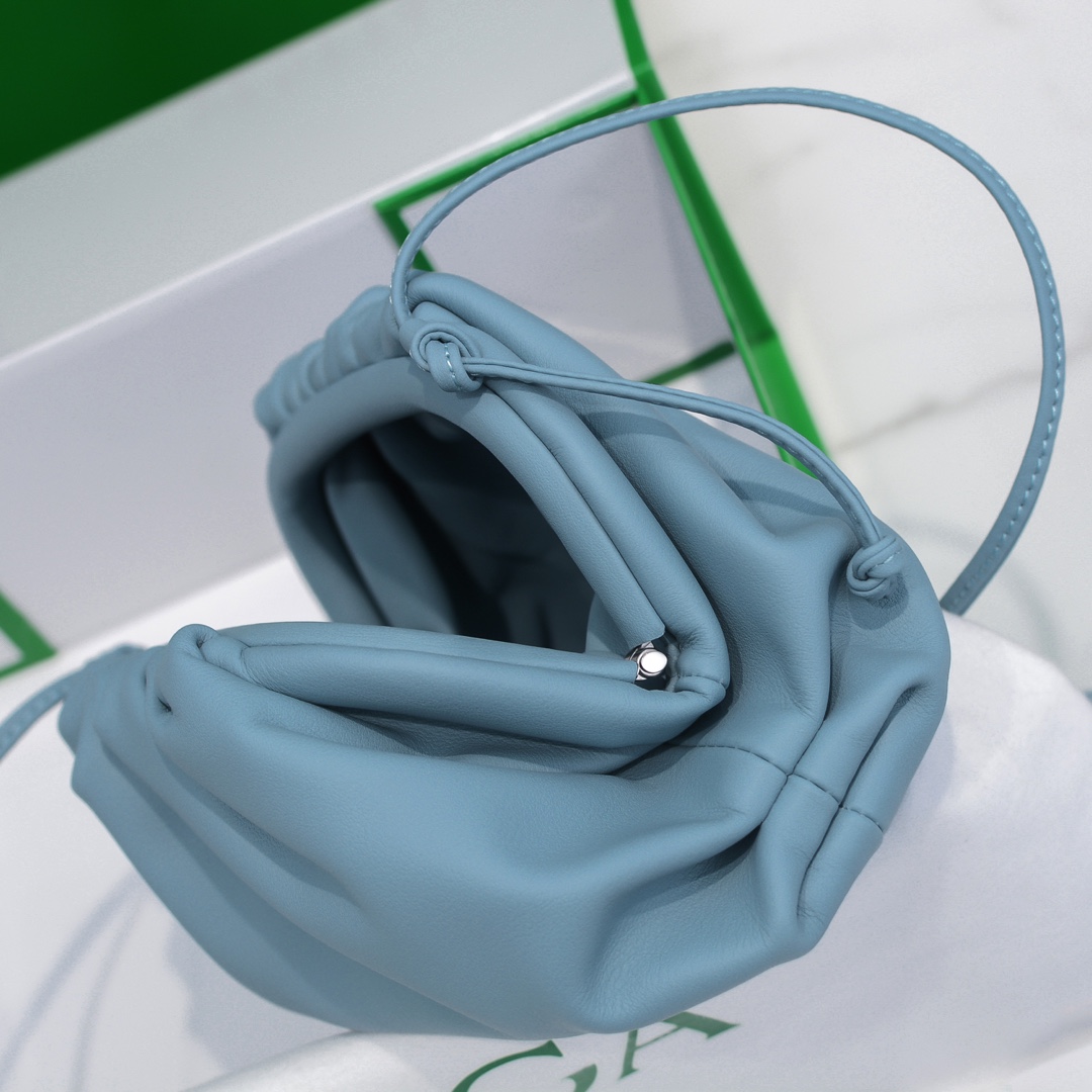 Bo*te*ga ve*ne*ta the pouch bag-22*9cm