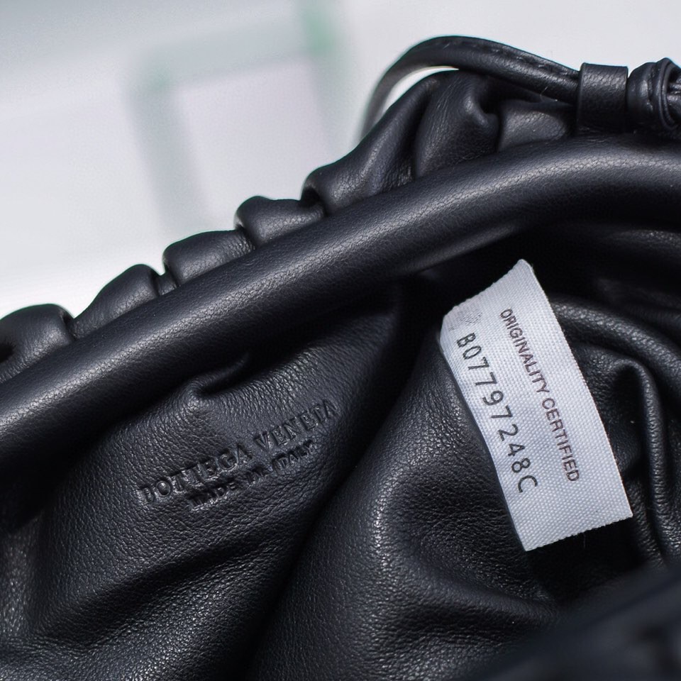 Bo*te*ga ve*ne*ta the pouch bag-22*9cm