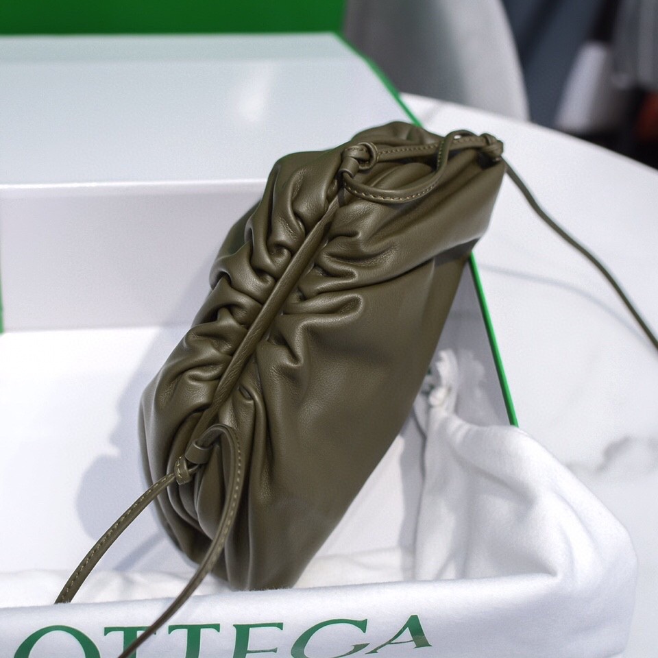 Bo*te*ga ve*ne*ta the pouch bag-22*9cm