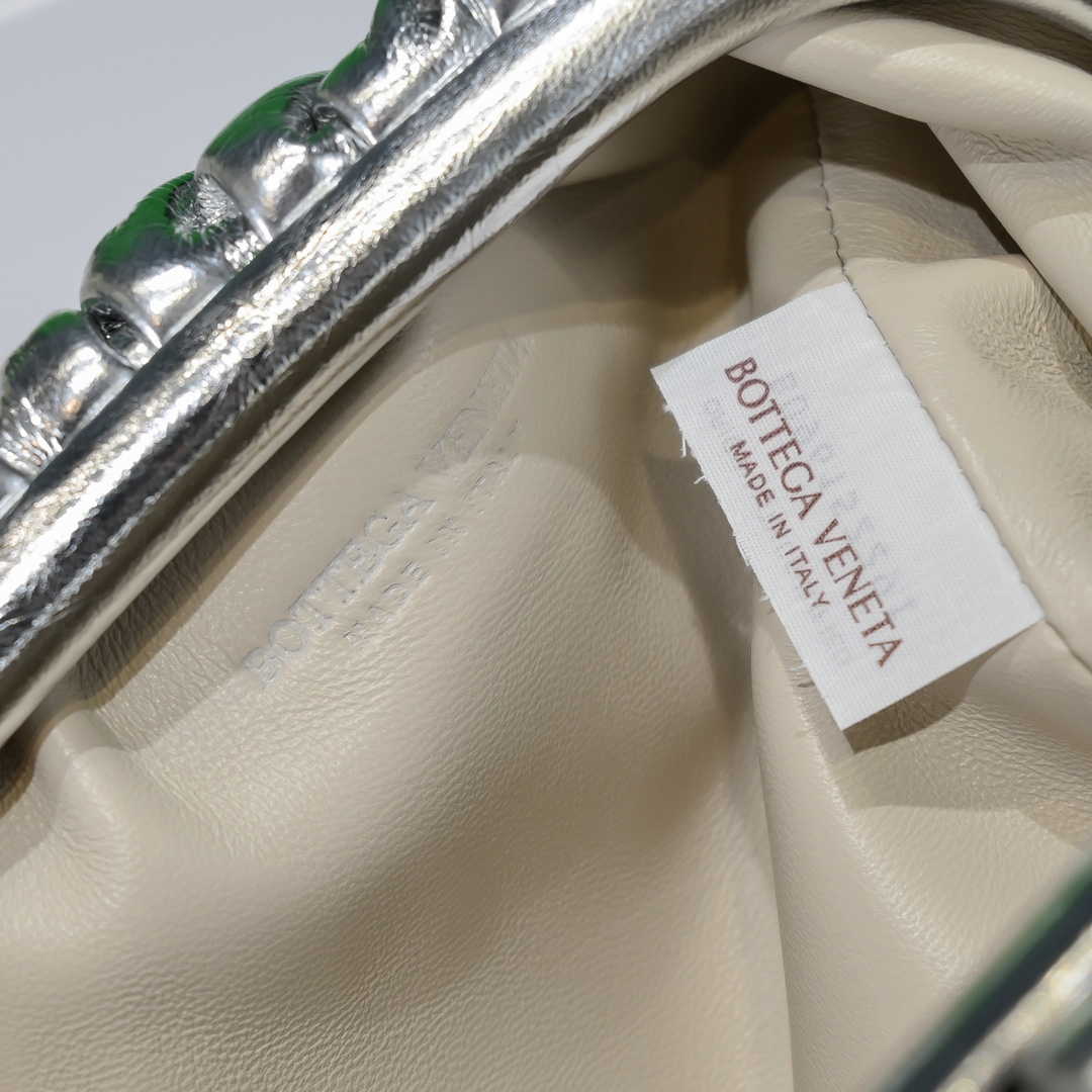 Bo*te*ga ve*ne*ta the pouch bag-22*9cm