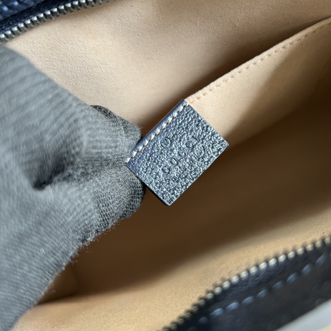 g*u*i gg S*p*e pouch- 26*20*5.6cm