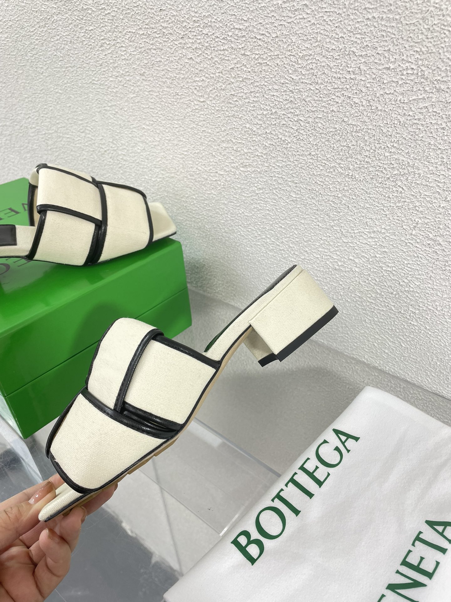 Bo*te*ga ve*ne*ta slides