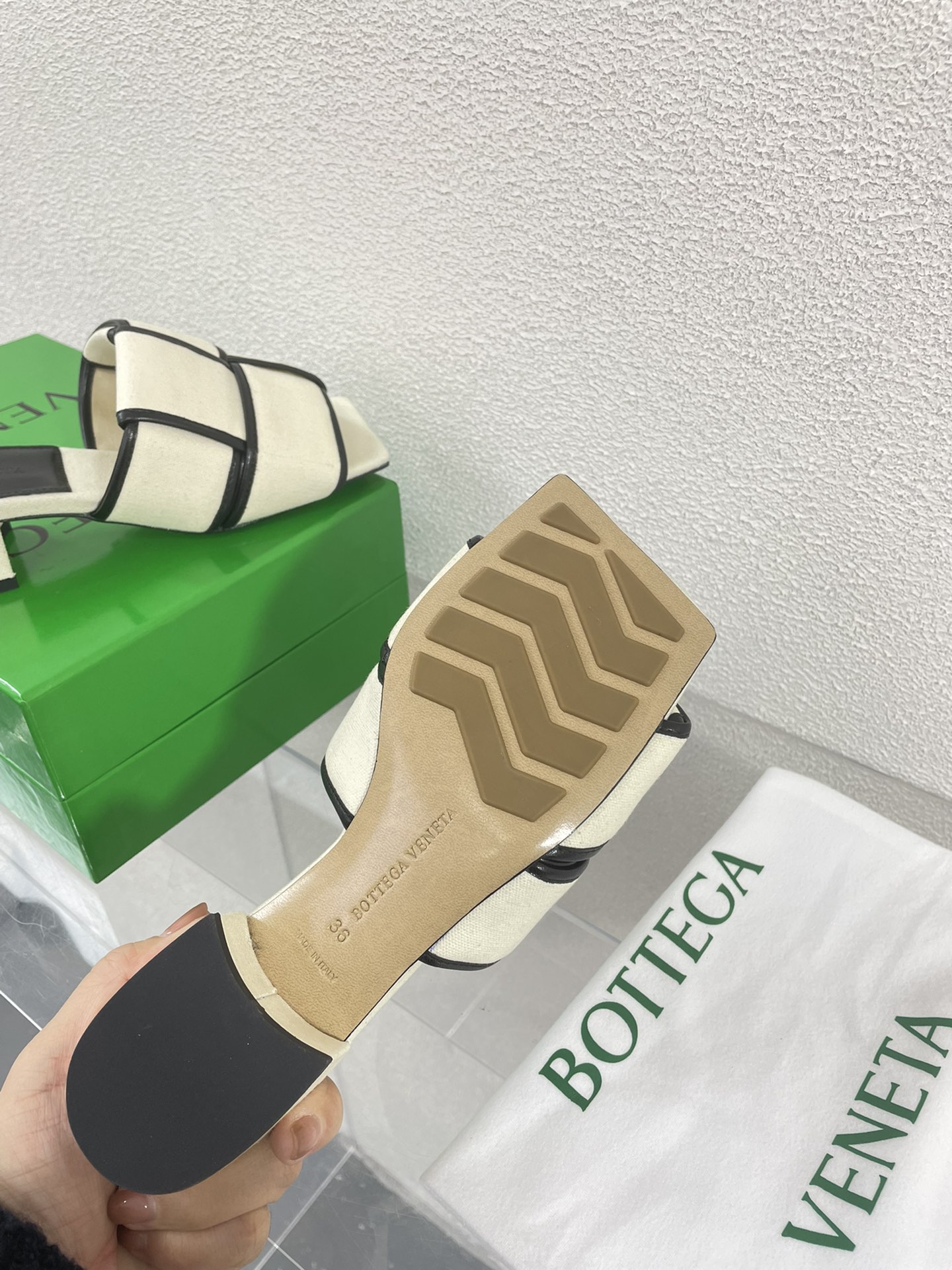 Bo*te*ga ve*ne*ta slides