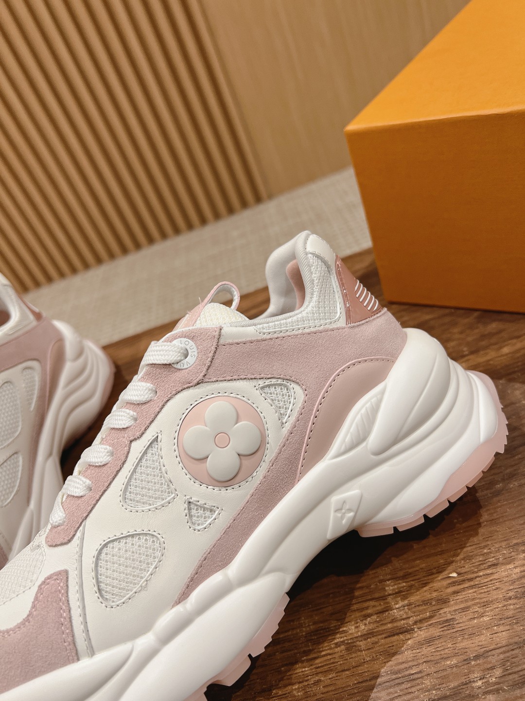 l**is V*t*n run55 sneakers(eu35-eu41)