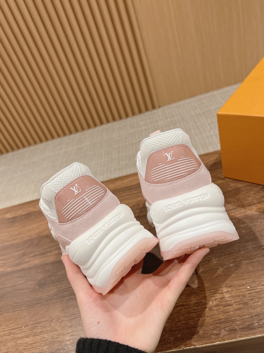 l**is V*t*n run55 sneakers(eu35-eu41)