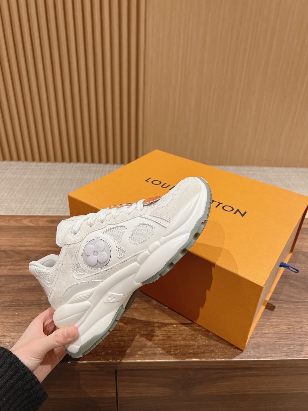 l**is V*t*n run55 sneakers(eu35-eu41)