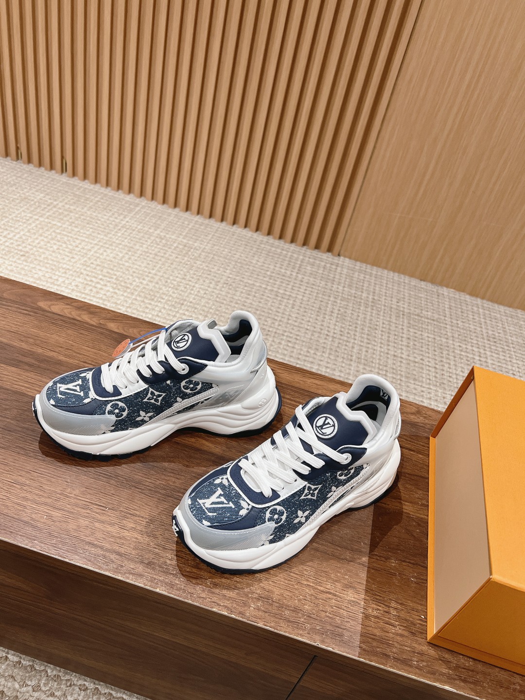 l**is V*t*n run55 sneakers(eu35-eu41)