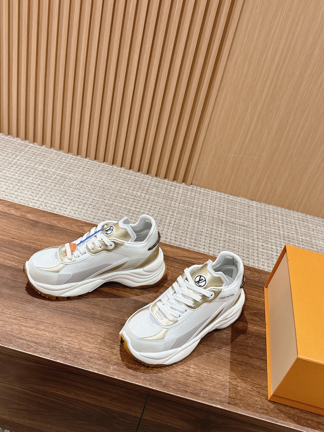 l**is V*t*n run55 sneakers(eu35-eu41)