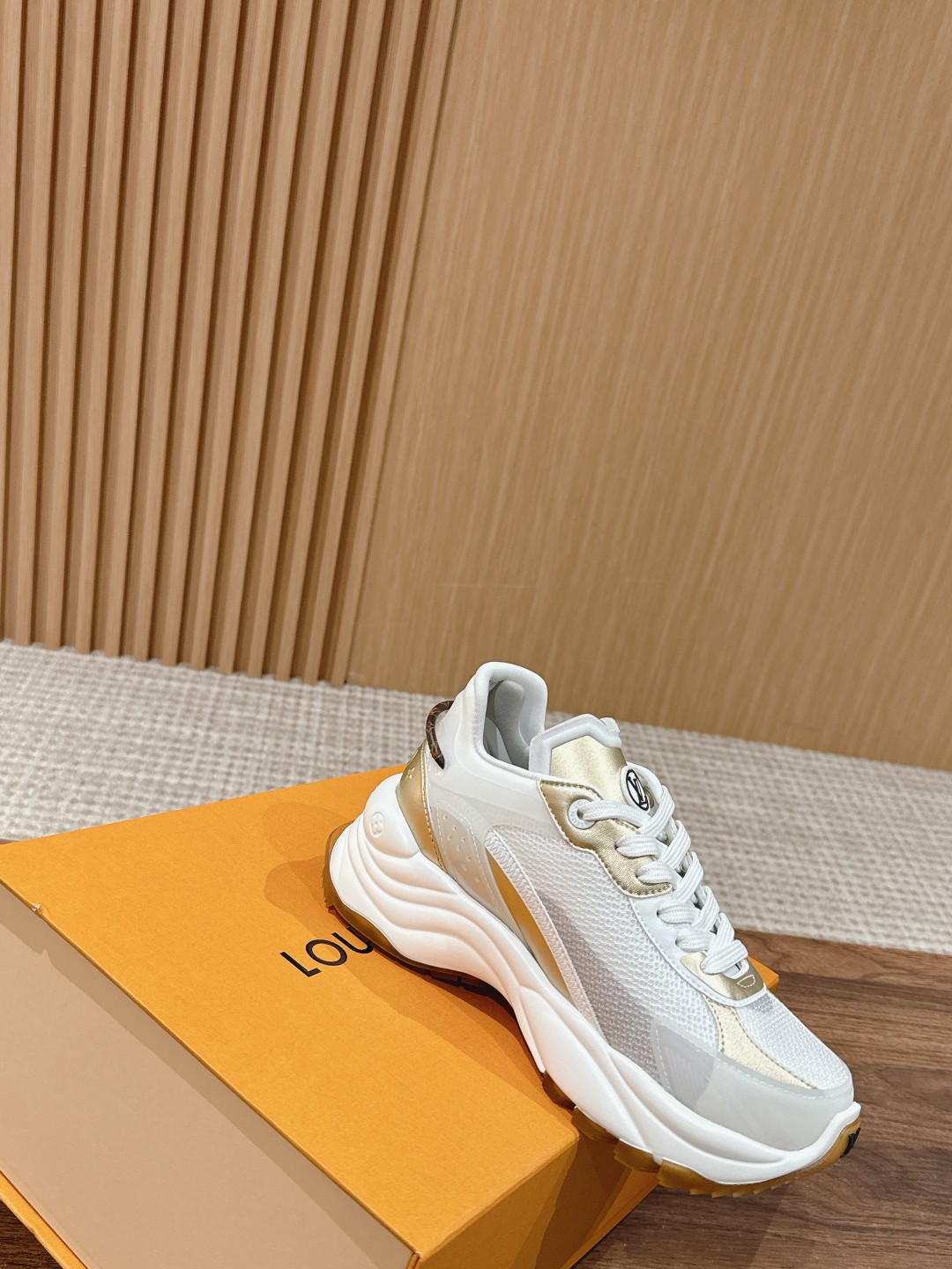 l**is V*t*n run55 sneakers(eu35-eu41)