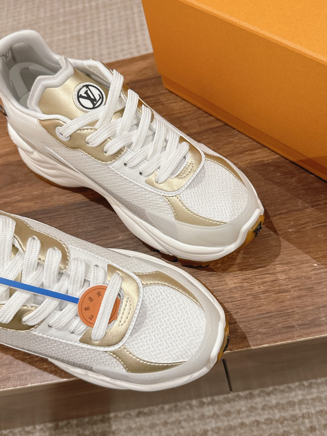 l**is V*t*n run55 sneakers(eu35-eu41)