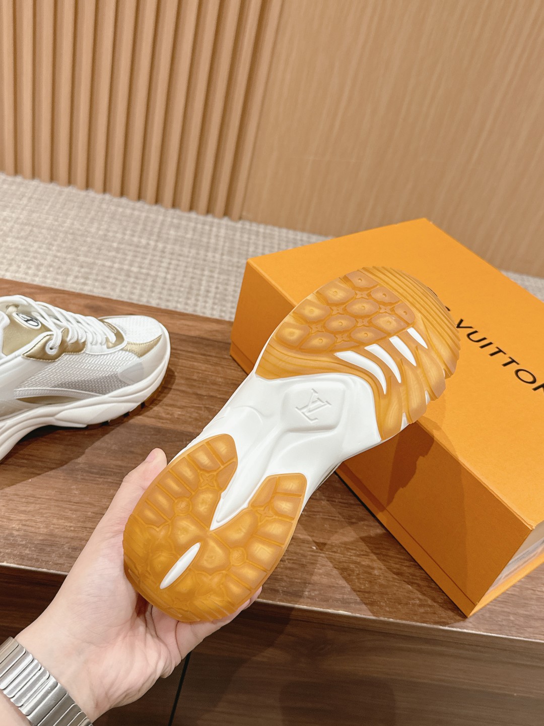 l**is V*t*n run55 sneakers(eu35-eu41)