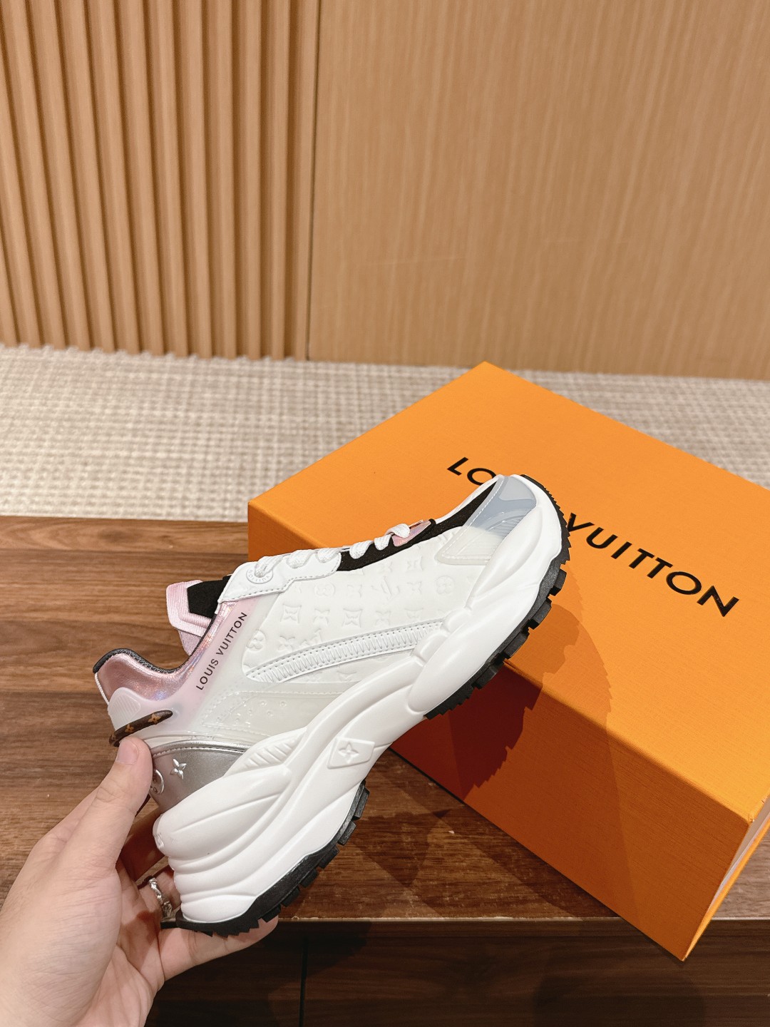 l**is V*t*n run55 sneakers(eu35-eu41)