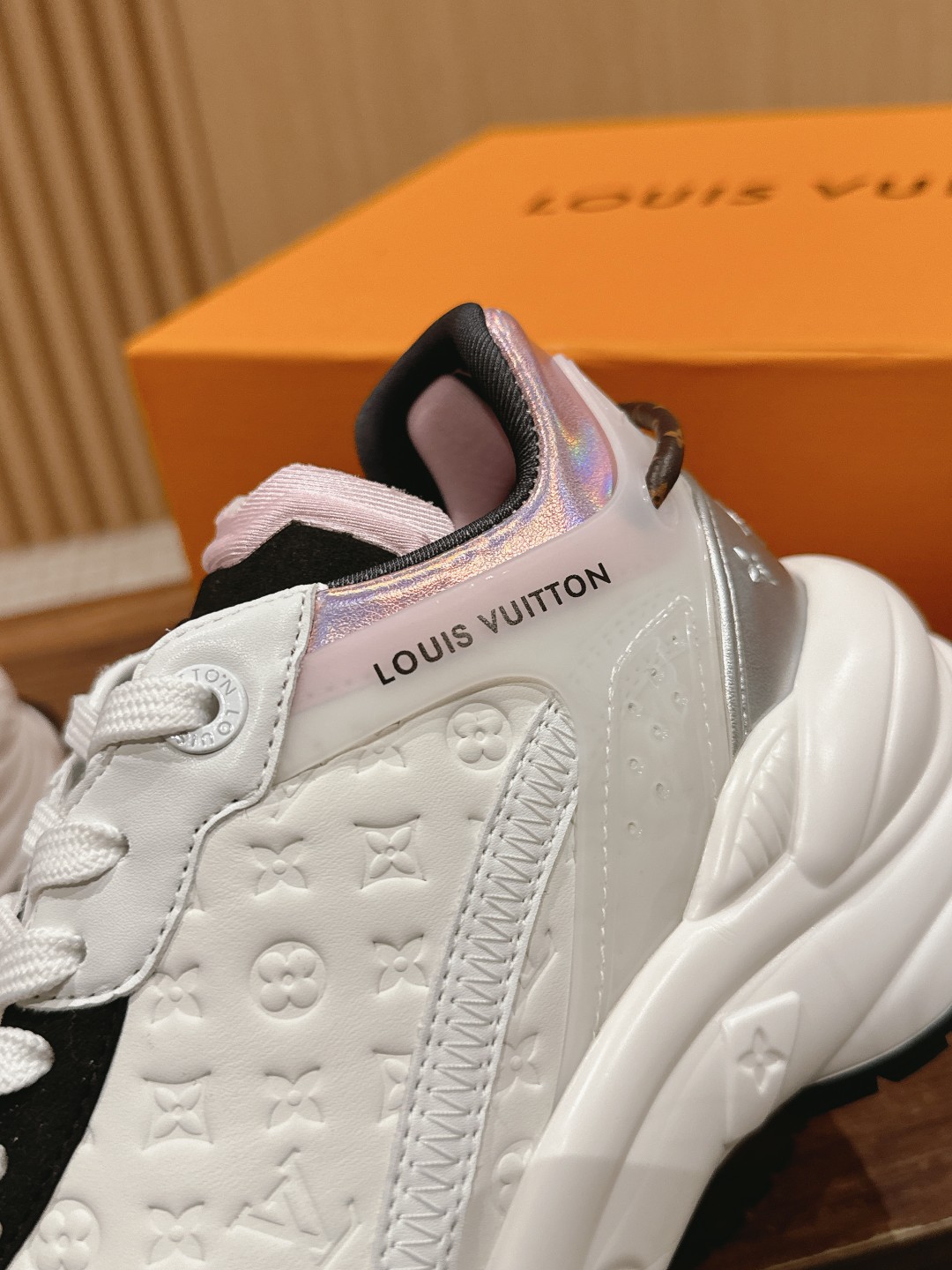 l**is V*t*n run55 sneakers(eu35-eu41)