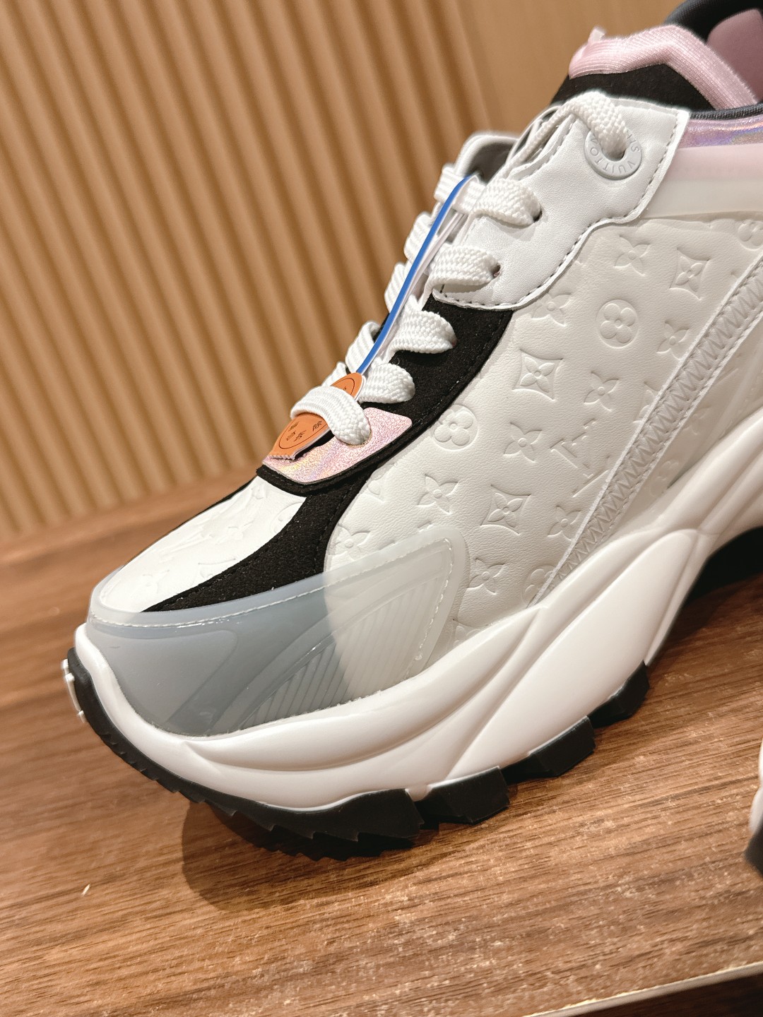 l**is V*t*n run55 sneakers(eu35-eu41)