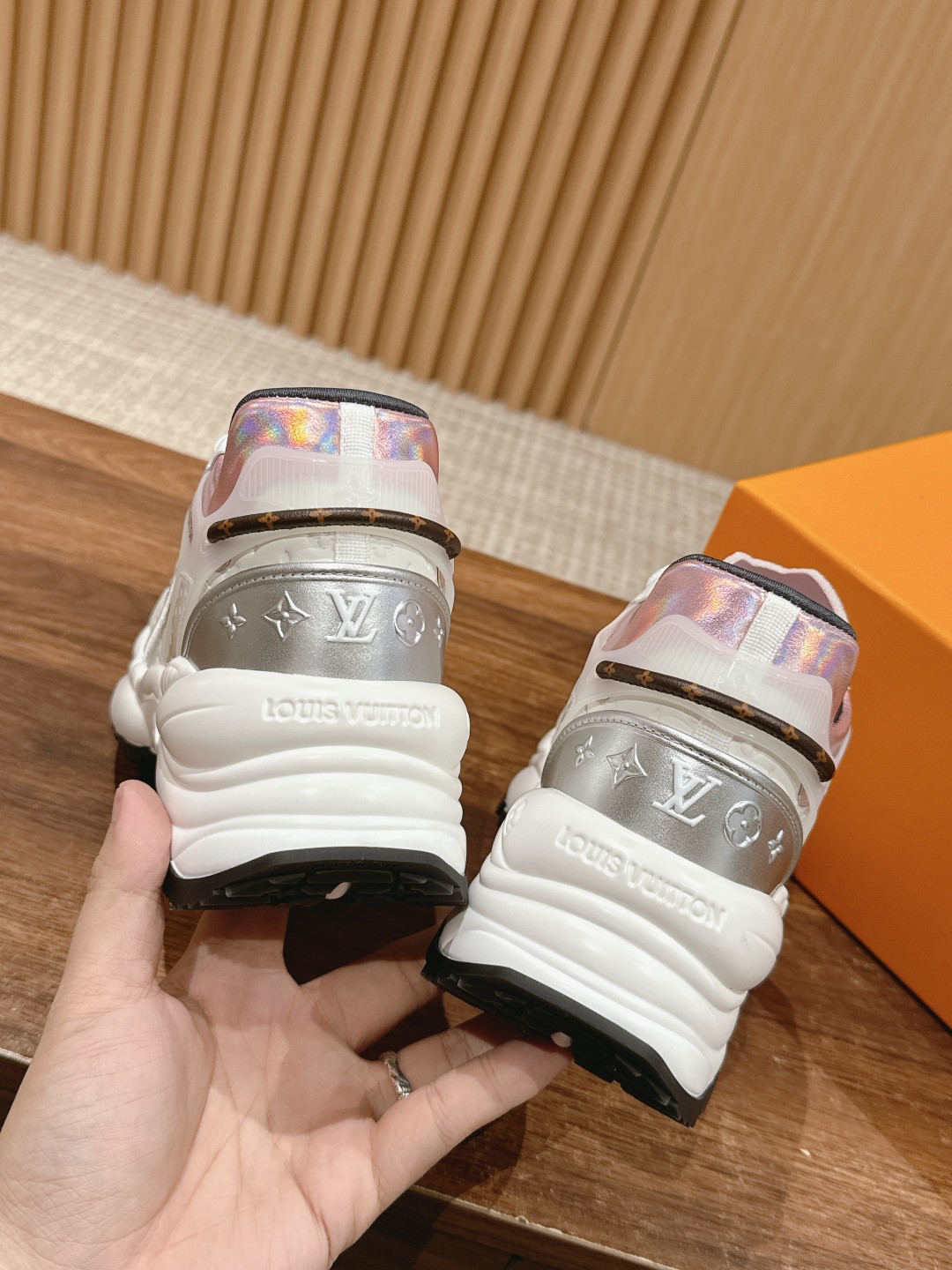l**is V*t*n run55 sneakers(eu35-eu41)