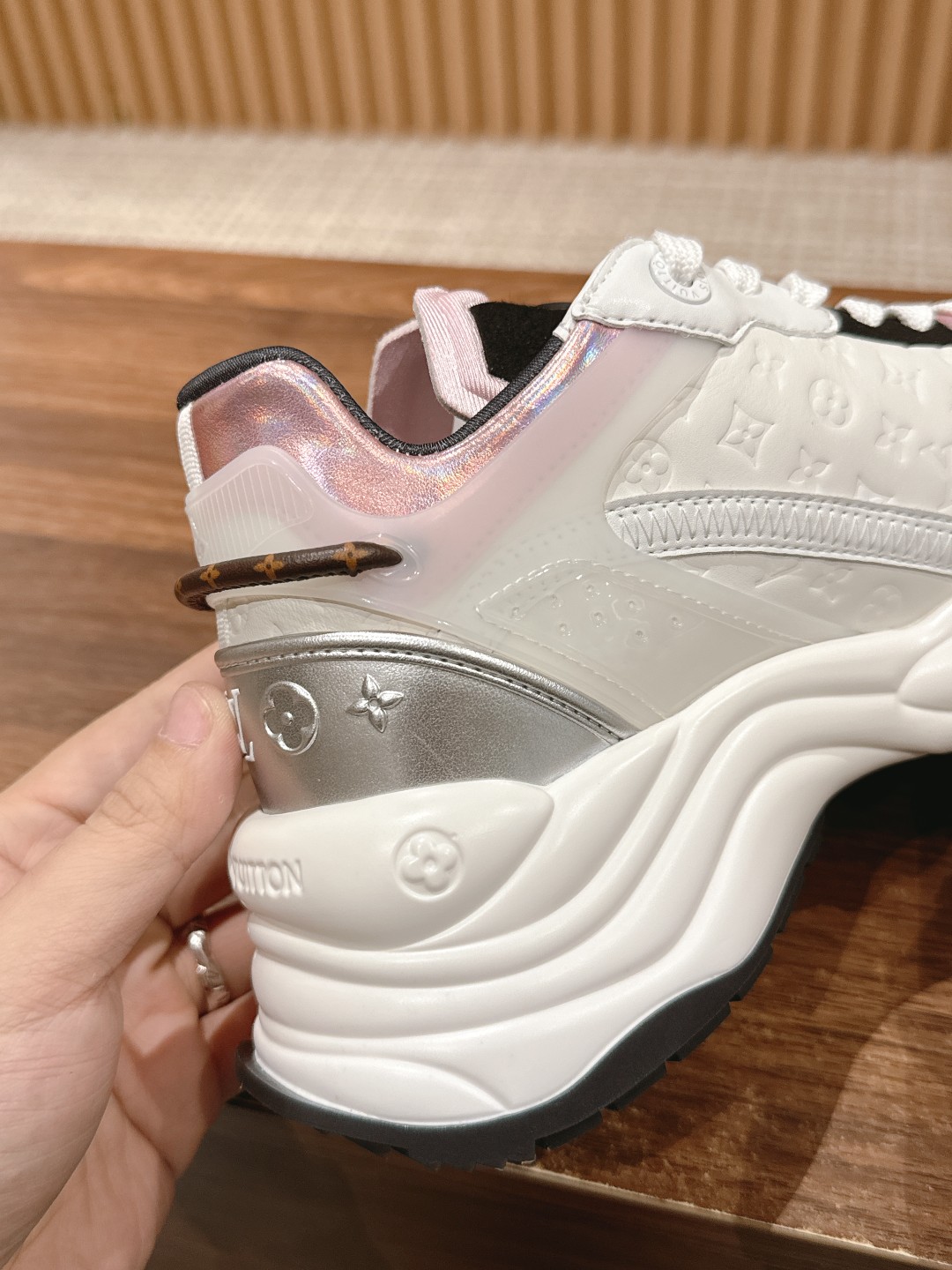 l**is V*t*n run55 sneakers(eu35-eu41)