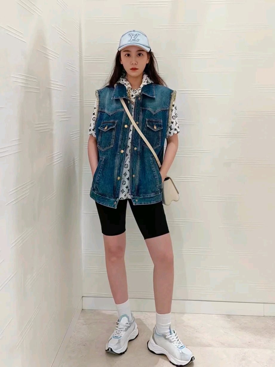 l**is V*t*n run55 sneakers(eu35-eu41)